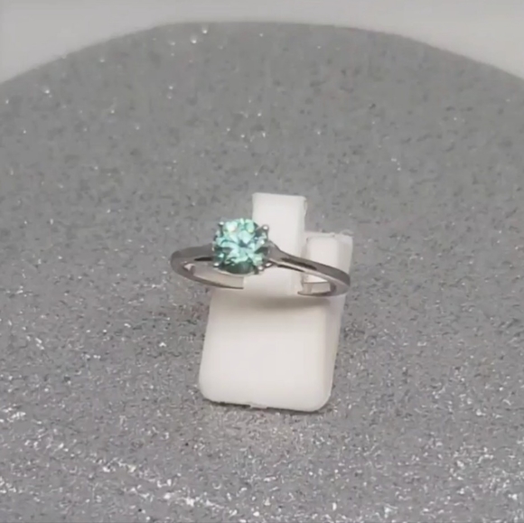 NWT Lustro Stella Swarovski's Finest Fancy Light Green Diamond Ring - Picture 9 of 15